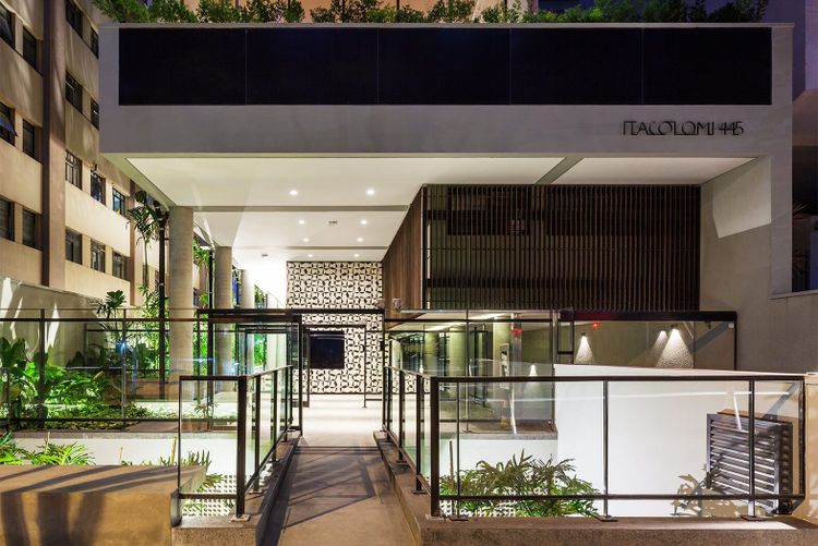 Fachada do Itacolomi 445