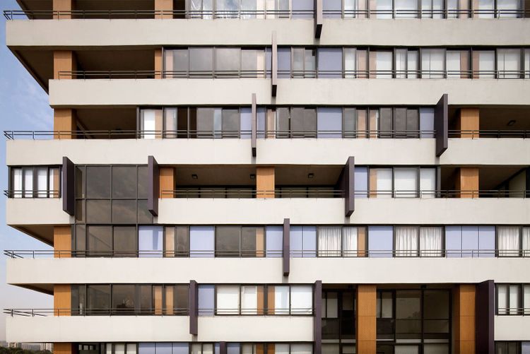 Fachada do Ourânia 77